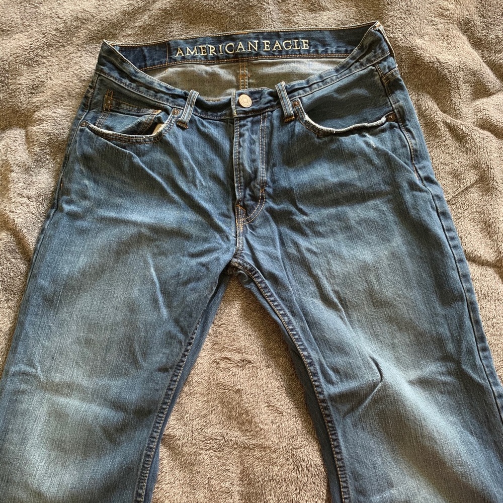 Men’s AE Low Rise Bootcut Jeans